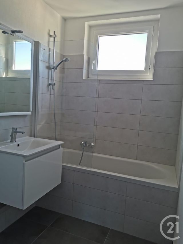 Appartement F3 à louer - 3 pièces - 65.0 m2 - NICE - 06 - PROVENCE-ALPES-COTE-D-AZUR - Century 21 Optimmo Appartement F3 à louer - 3 pièces - 65.0 m2 - NICE - 06 - PROVENCE-ALPES-COTE-D-AZUR - Century 21 Optimmo